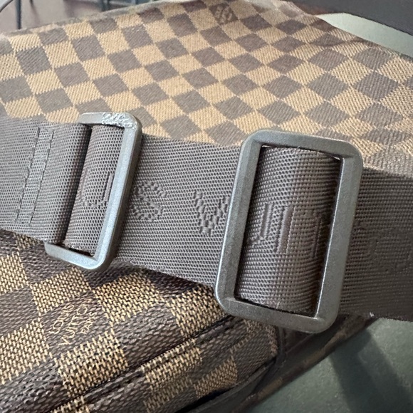 Louis Vuitton Naviglio Damier Ebene Luxury Authentic Messenger Bag - Picture 16 of 17